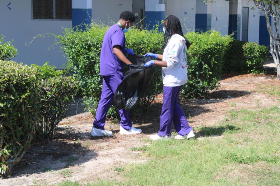 PURIFYING%3A+LPN+students+were+outside+during+second+period+picking+up+trash.+They+were+also+handing+out+sanitizers+and+lip+balms.