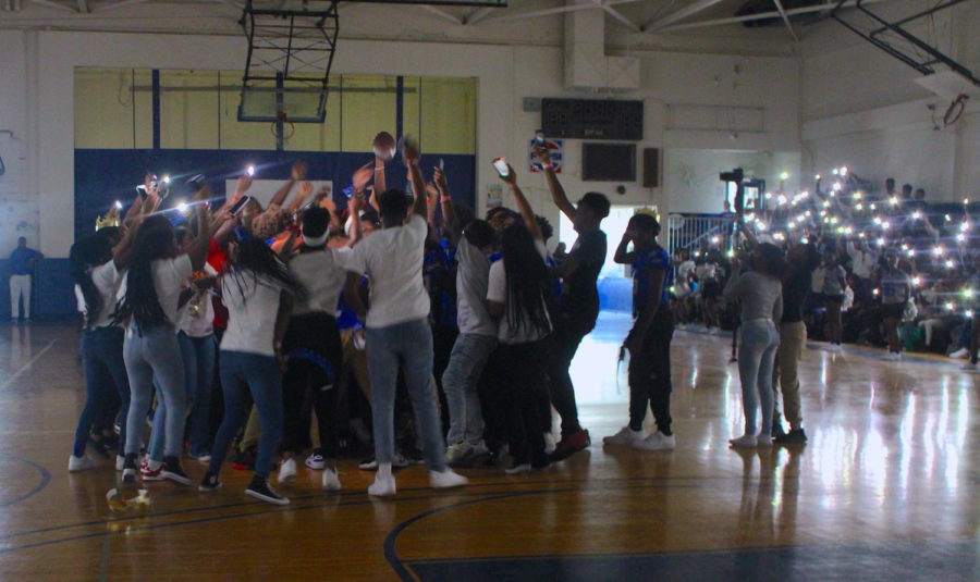 TIKTOK-ING%3A+Students+participated+in+the+Top+Off+trend+during+the+first+Pep+Rally+of+the+school+year+in+the+gym+on+Friday+Sept.+2.+