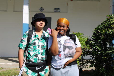 NOTHING BUT MEMORIES: For the last day of Spirit Week canes dress up as visitors from outside of the state while others dressed up as residents.