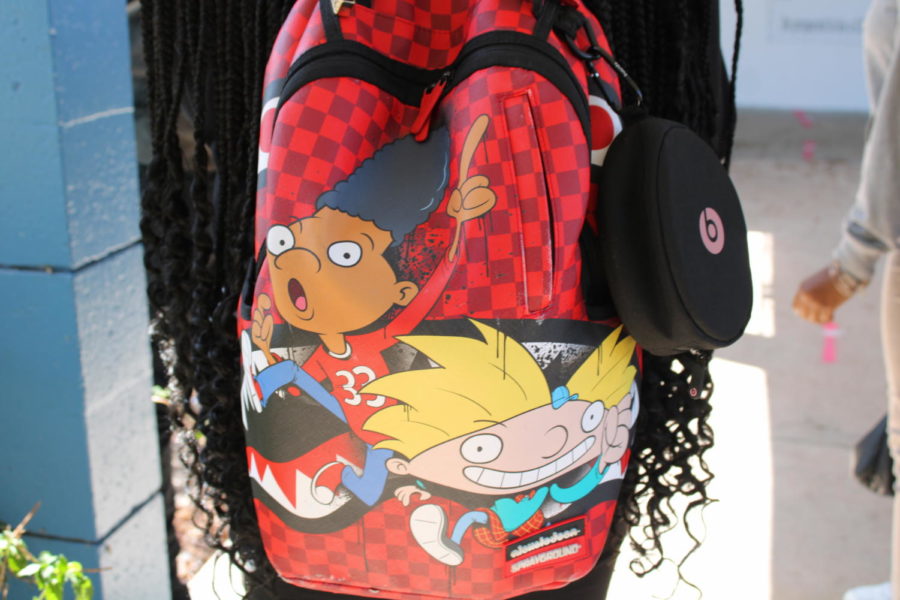 NICKTOON: Whatever you say Arnold.. he and Gerald look like theyre up to something mischievous on this vivid backpack.