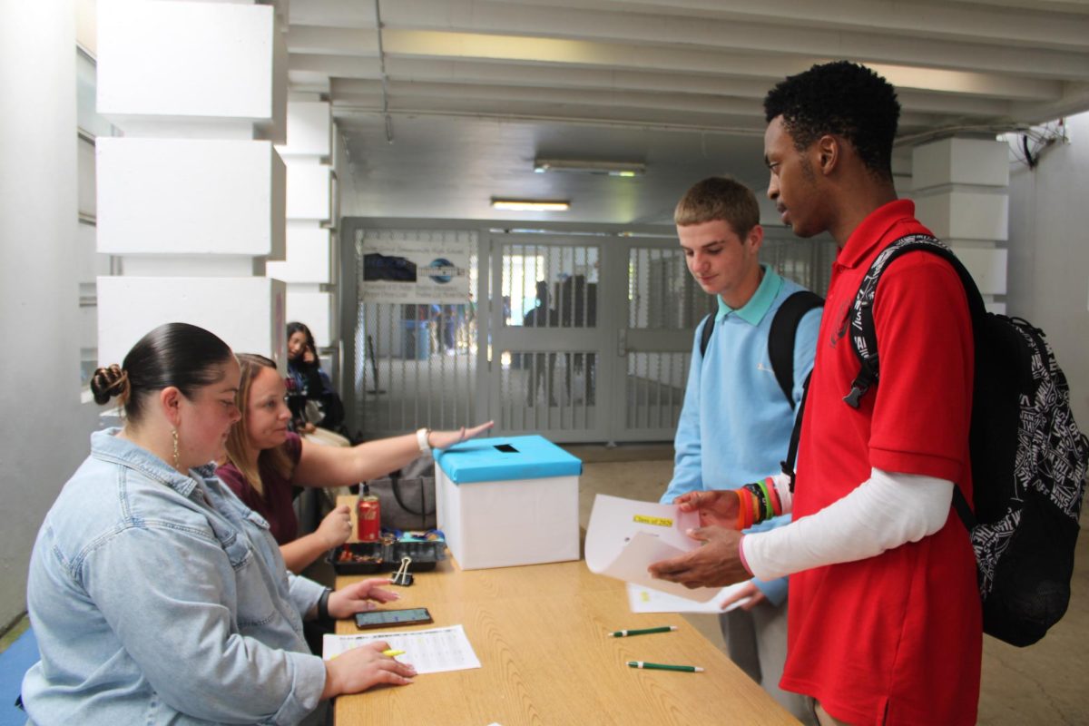 Nominate: Junior class sponsors Mrs. McDermott ( left ) and Mrs. Goldstein Merola ( right) handing out ballots for the voting of the junior class representatives. Those elected were Brooklyn Rolle as president, Tahira Morris as Vice president, Sharielis Collazo Dorta as secretary, Layla Sustache as treasurer, and Slydine Narcisse as historian. Voting took place on Sep 9. 