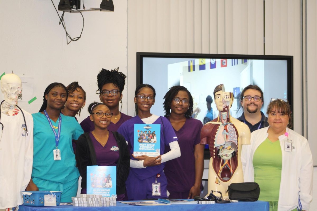 A WARM WELCOME: Parents, students, and guests connect with faculty and discover all Inlet Grove has to offer on Nov. 13.