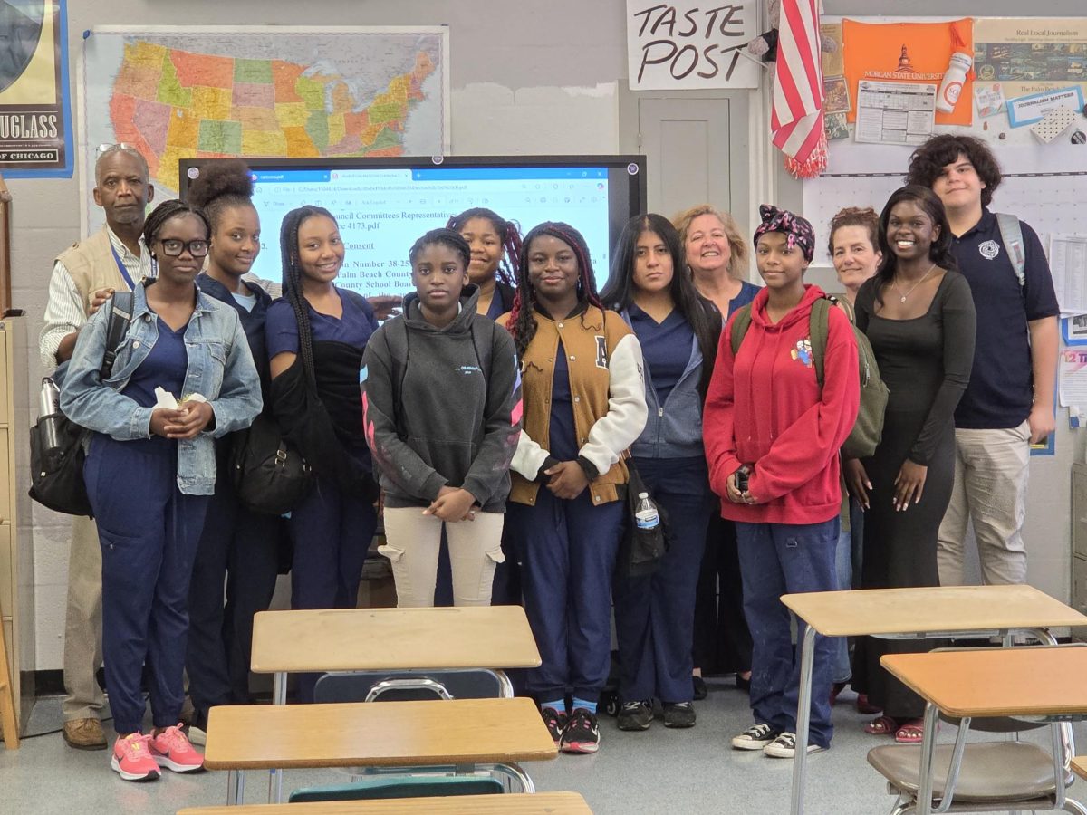 IT'S BEEN A MINUTE: Former Grovewatch Editor-in-Chief Sephora Charles visited Mr. Hanif's classroom during lunch on April 24, 2025, over 3 years after graduating from Inlet Grove. While there, she spoke to Multimedia Club members about her past experience and her journey beyond Inlet.