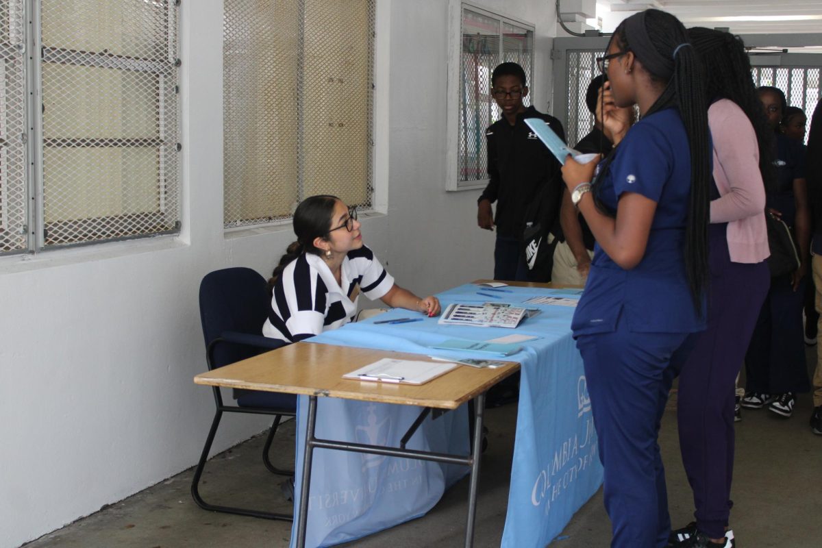 Students learn more about the opportunities of Colombia university.