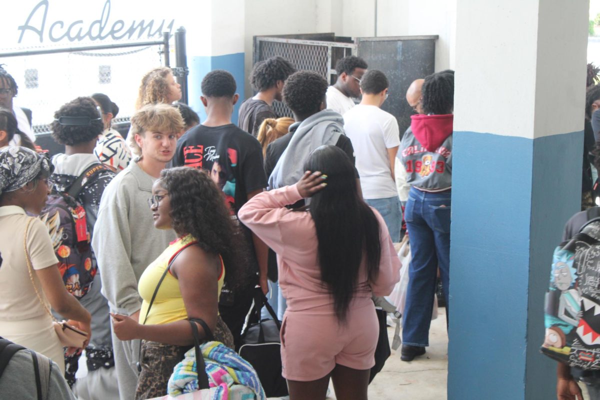 GRAD BASH: The seniors crowd together before leaving campus for one last unforgettable moment. (Settings: Shutter Speed 1/60, Aperture F10, and ISO 800.)